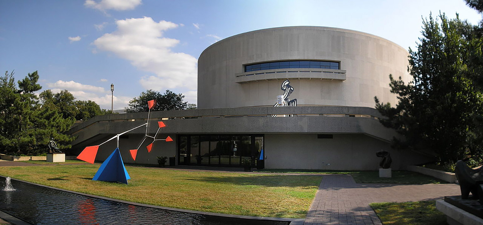 Silvana Álvarez, historiadora del arte, seleccionada en pasantía como gallery guide del Hirshhorn Museum.
