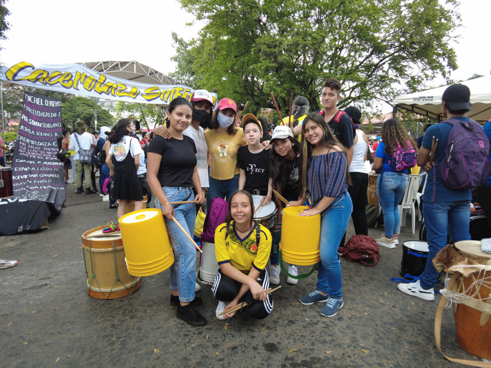 Nuestras Historias en la Música del Barrio: un proyecto de investigación y transformación social que construyó narrativas digitales en Siloé Nuestras Historias en la Música del Barrio: un proyecto de investigación y transformación social que construyó narrativas digitales en Siloé